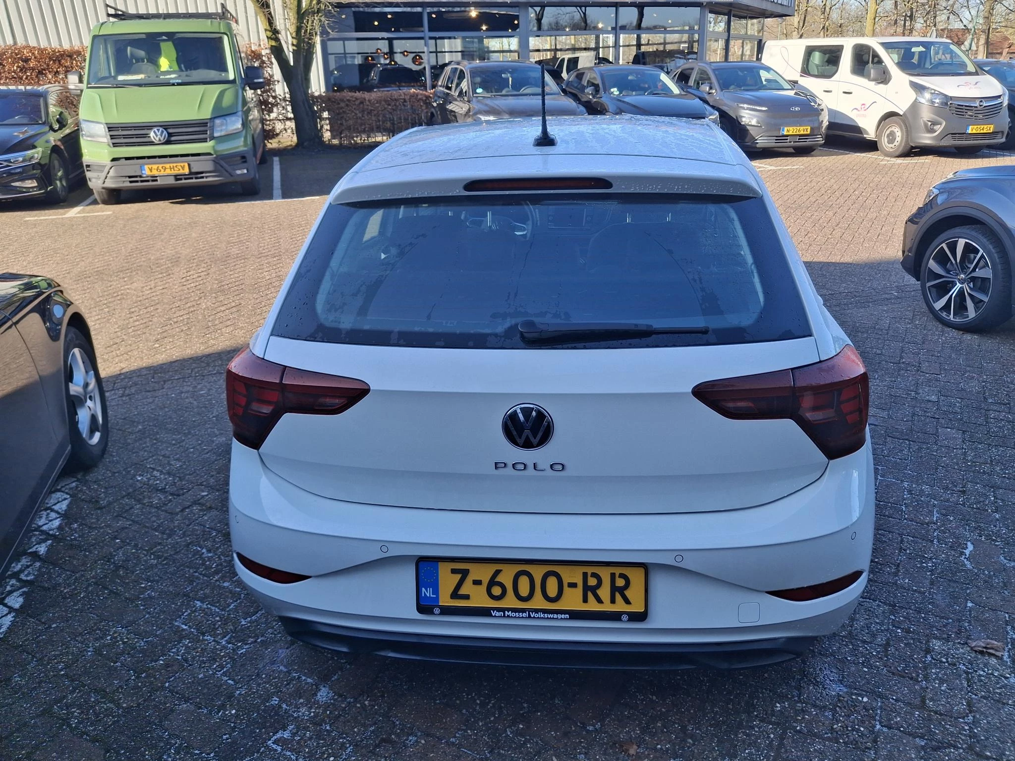 Volkswagen-Polo-image-4