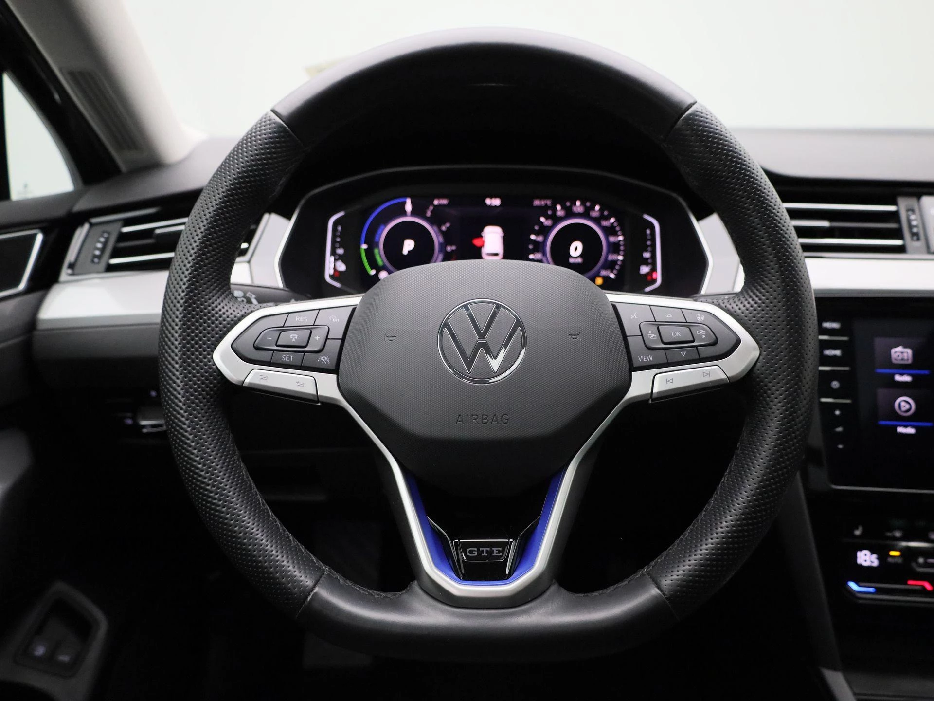 Volkswagen-Passat-image-6