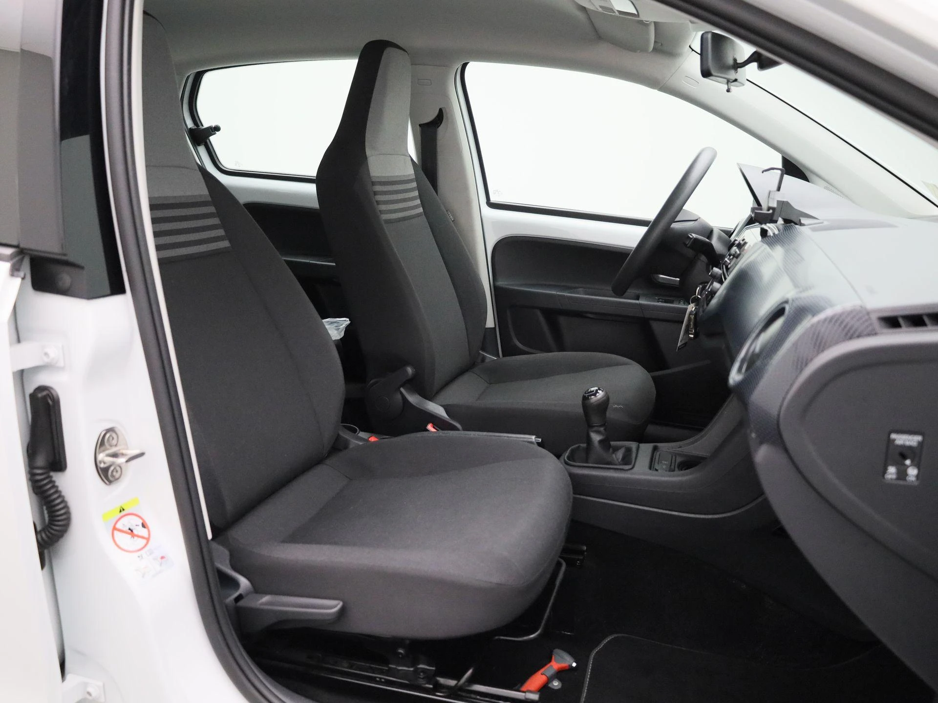 Volkswagen-up!-image-24