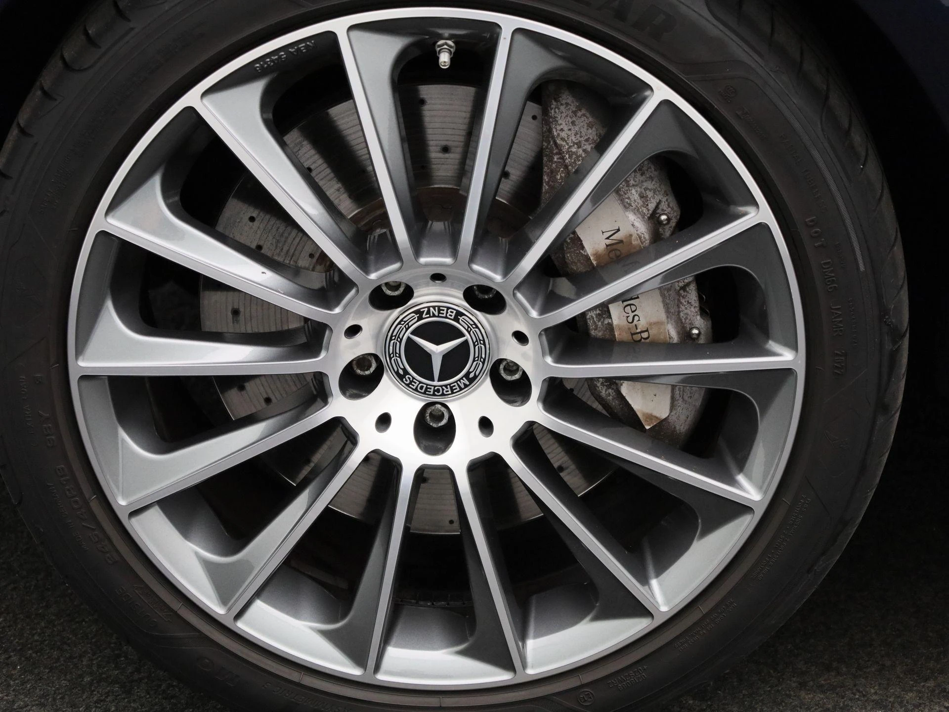 Mercedes-Benz-E-Klasse-image-11