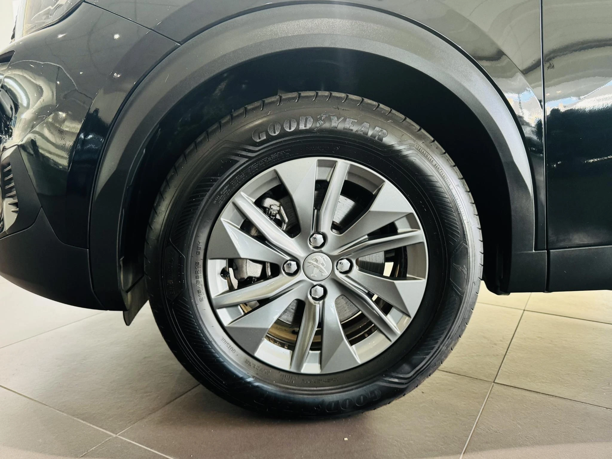 Peugeot-e-2008-image-16