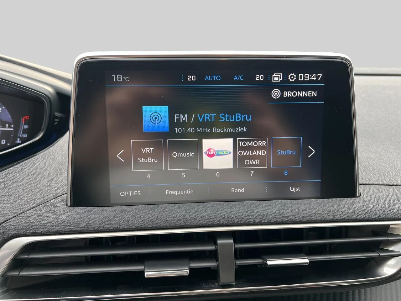 Peugeot-5008-image-11
