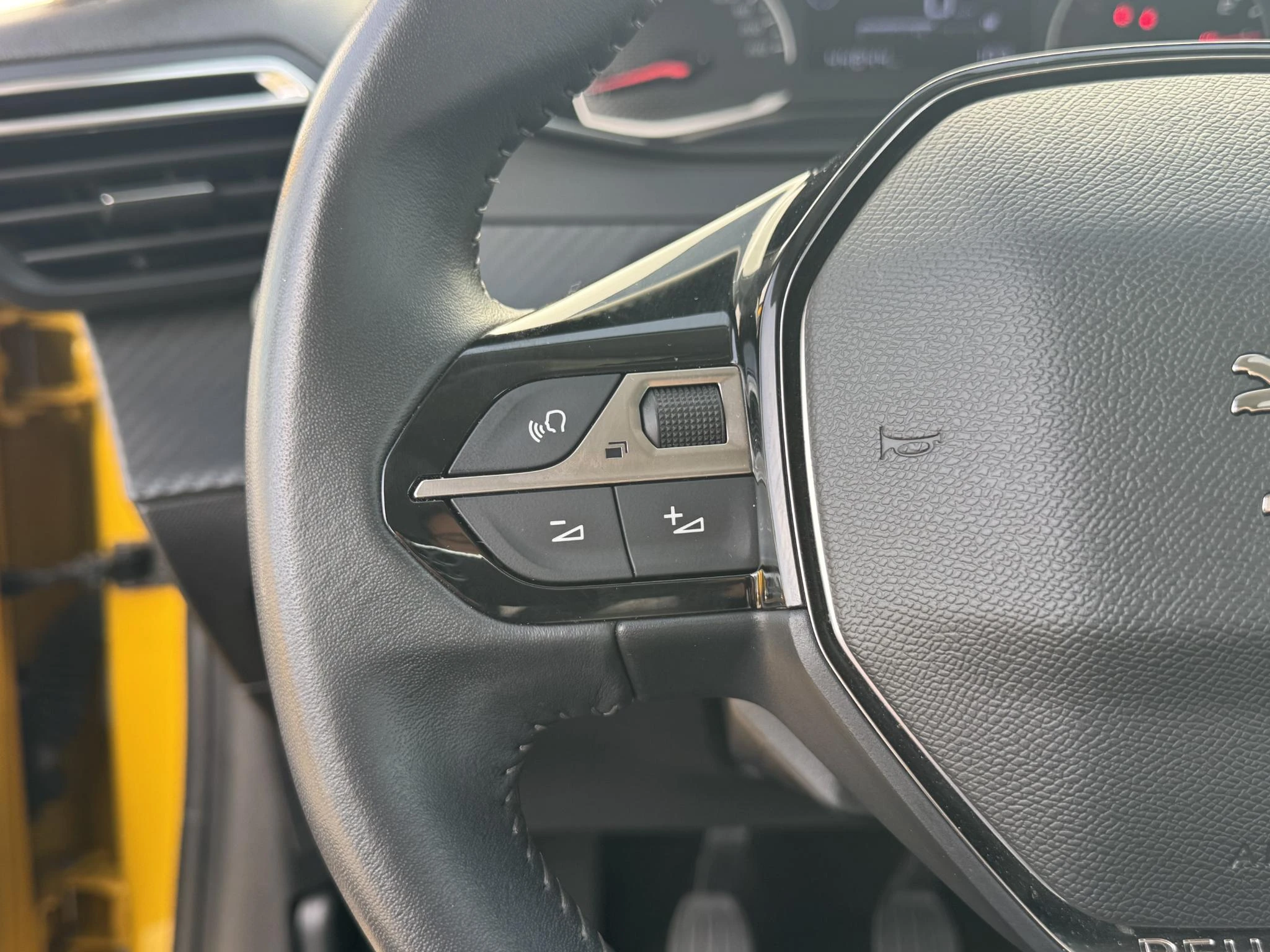 Peugeot-208-image-12