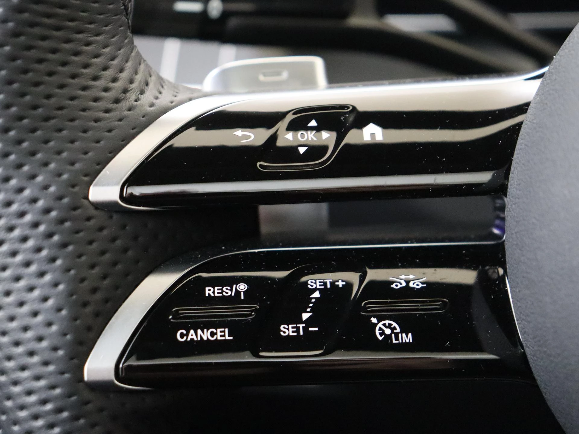 Mercedes-Benz-GLC-image-15