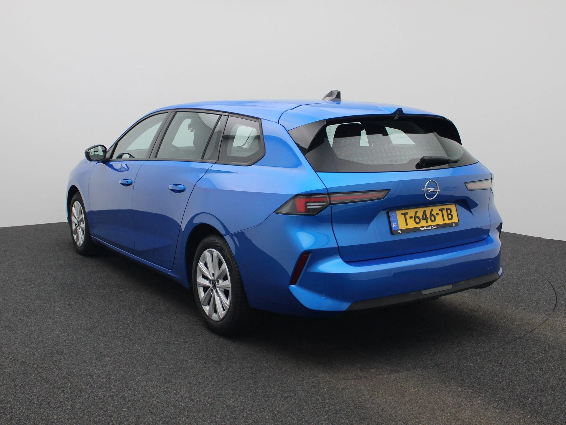 Opel-Astra-image-1