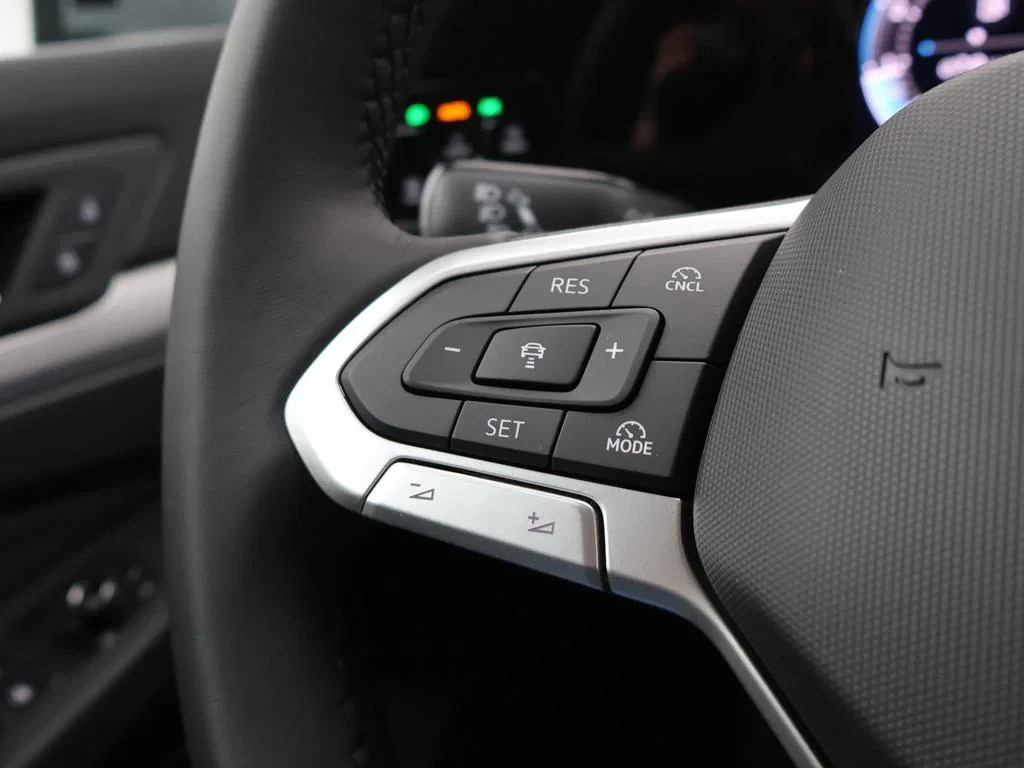 Volkswagen-Golf-image-16