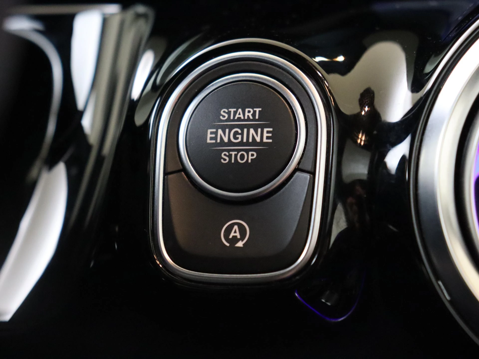 Mercedes-Benz-GLA-image-21