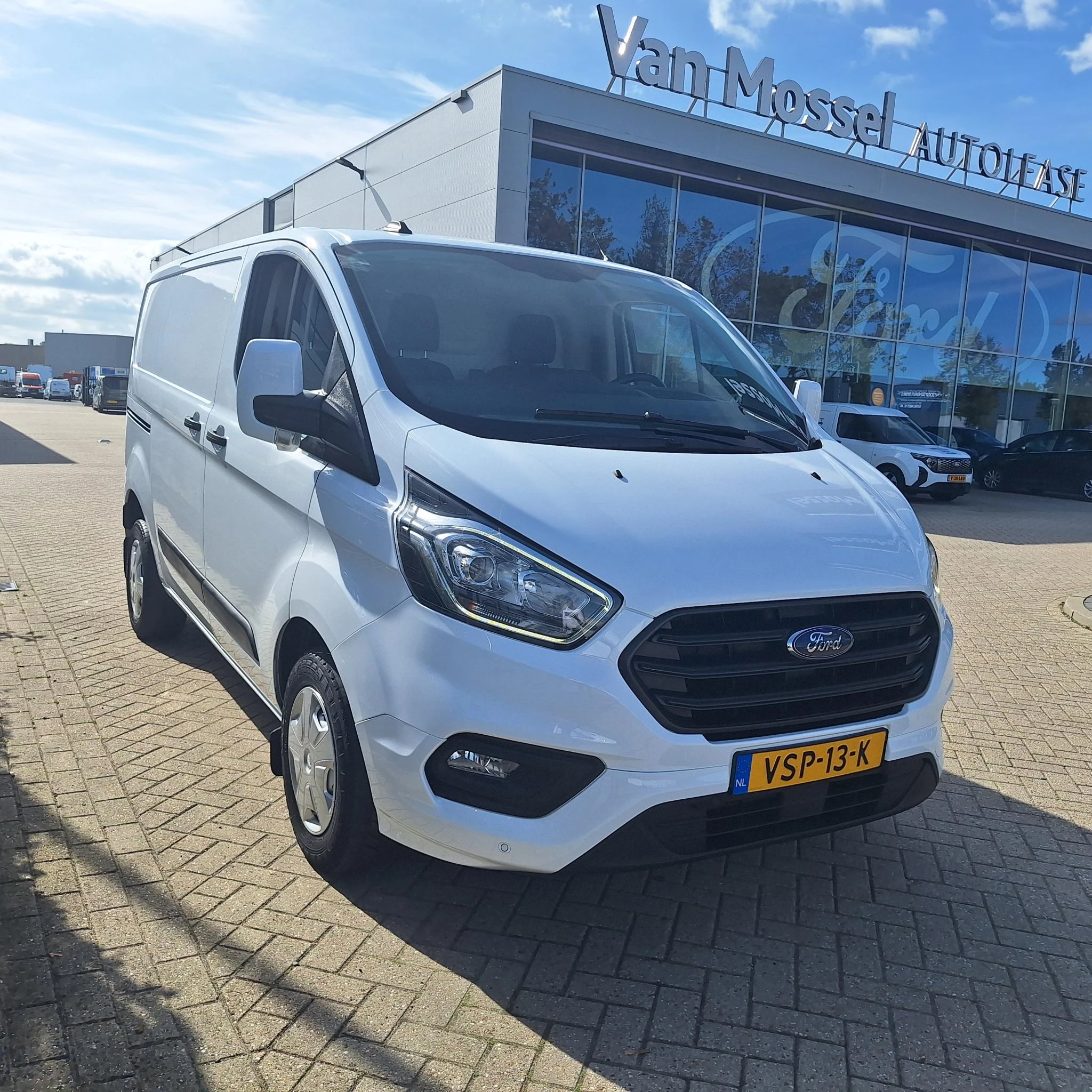 Ford-Transit Custom-image-2