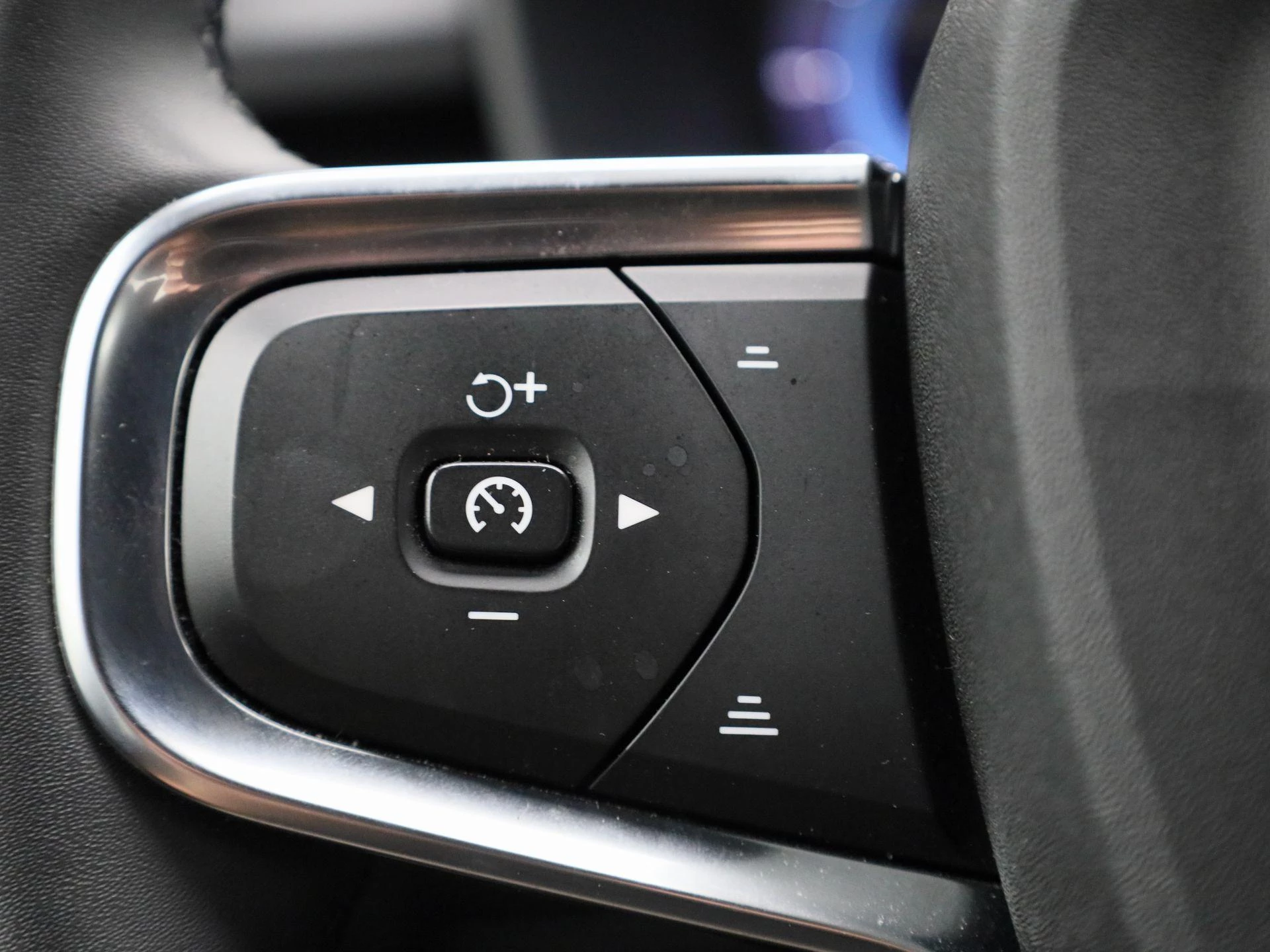 Volvo-XC40-image-16