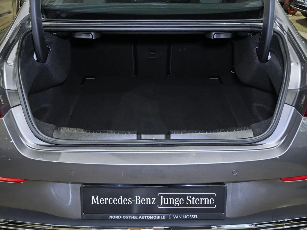Mercedes-Benz-CLA 200 d-image-15