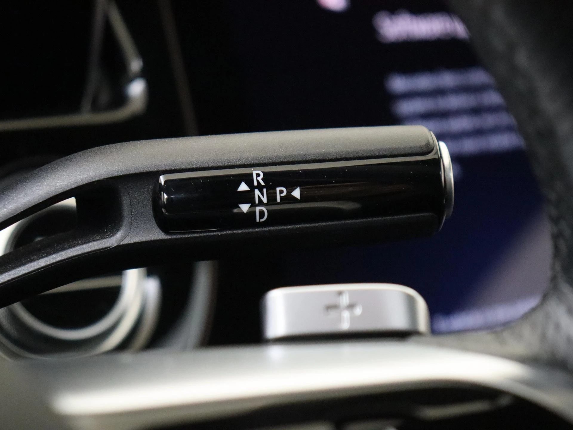 Mercedes-Benz-E-Klasse-image-14
