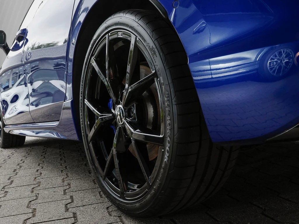 Volkswagen-Golf-image-4