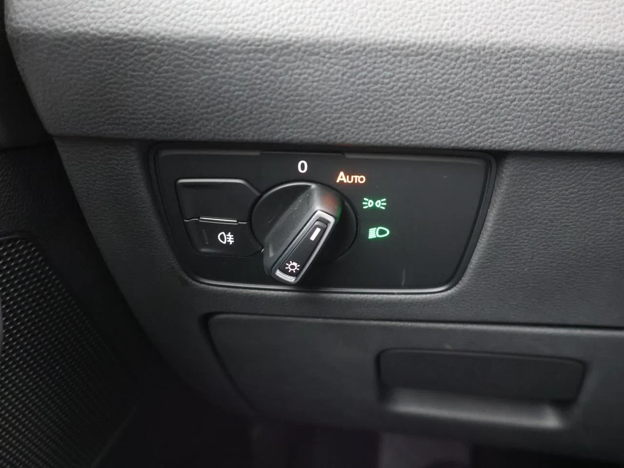 Volkswagen-Passat-image-24