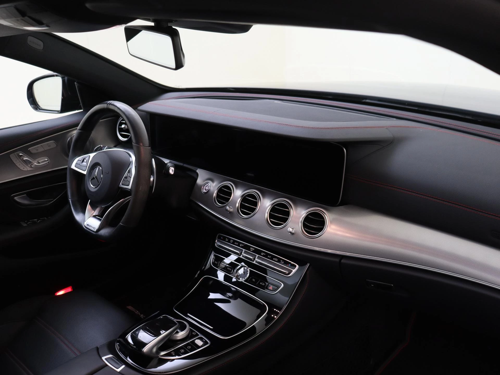 Mercedes-Benz-E-Klasse-image-15