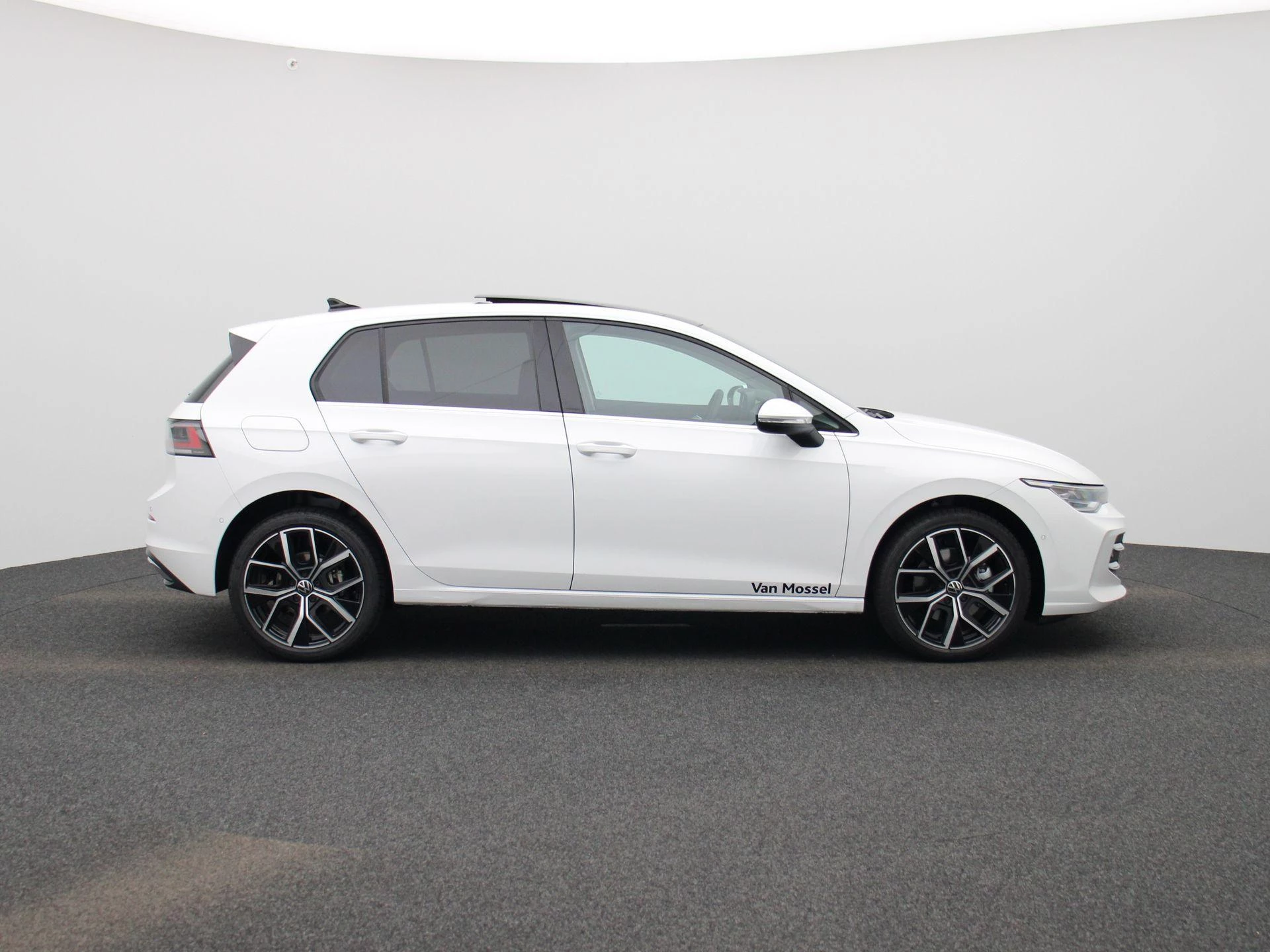 Volkswagen-Golf-image-5