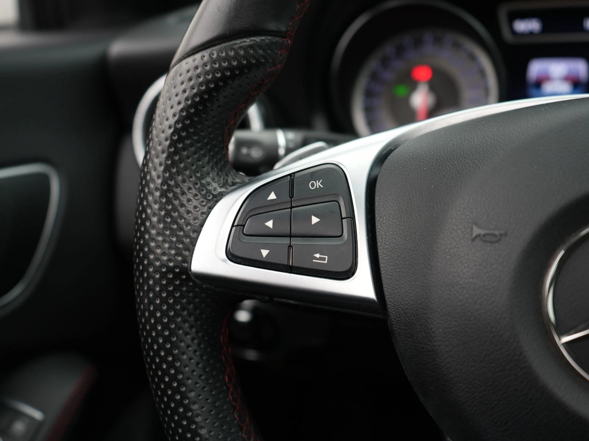 Mercedes-Benz-CLA-image-20