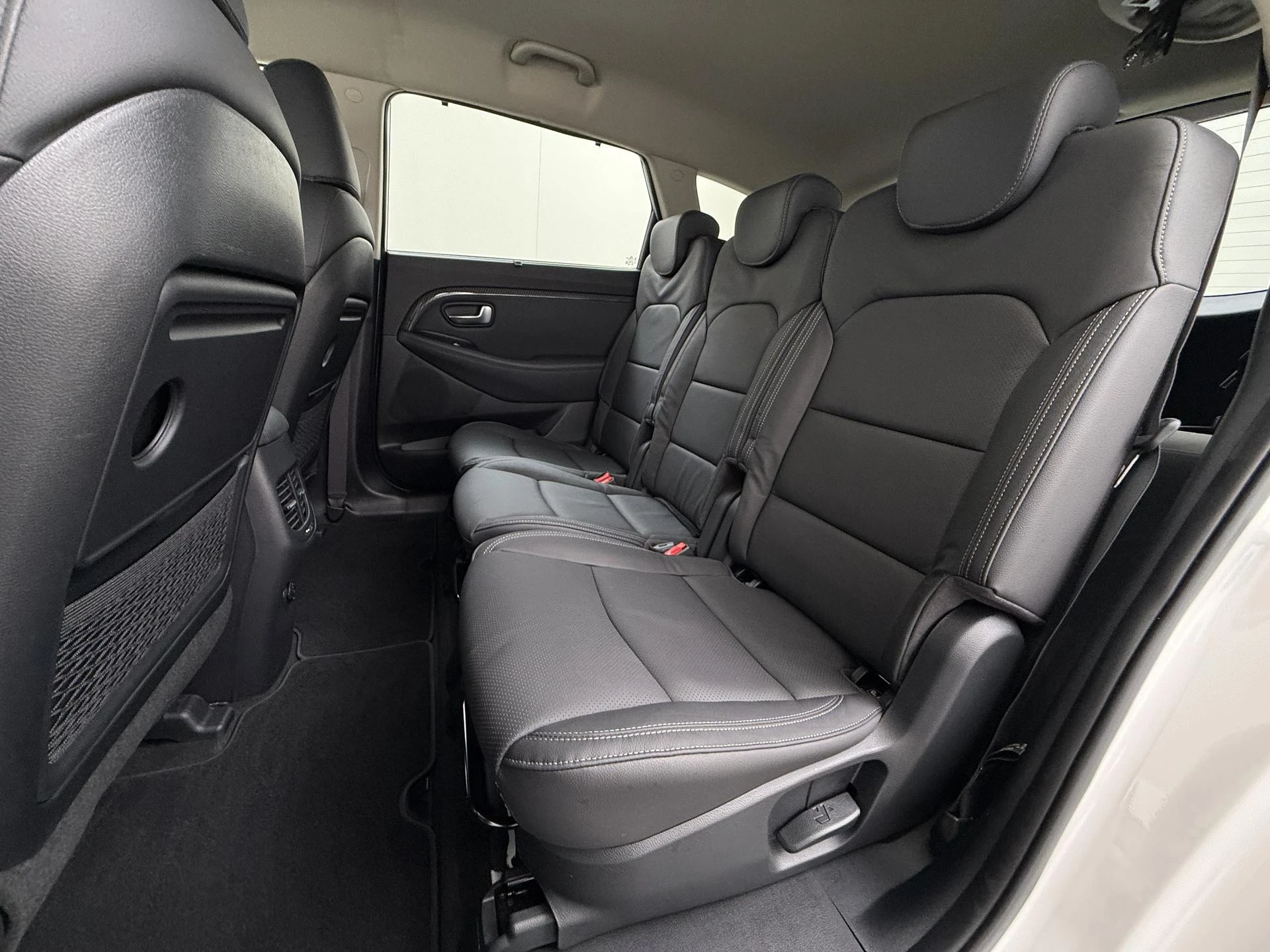 Kia-Carens-image-8