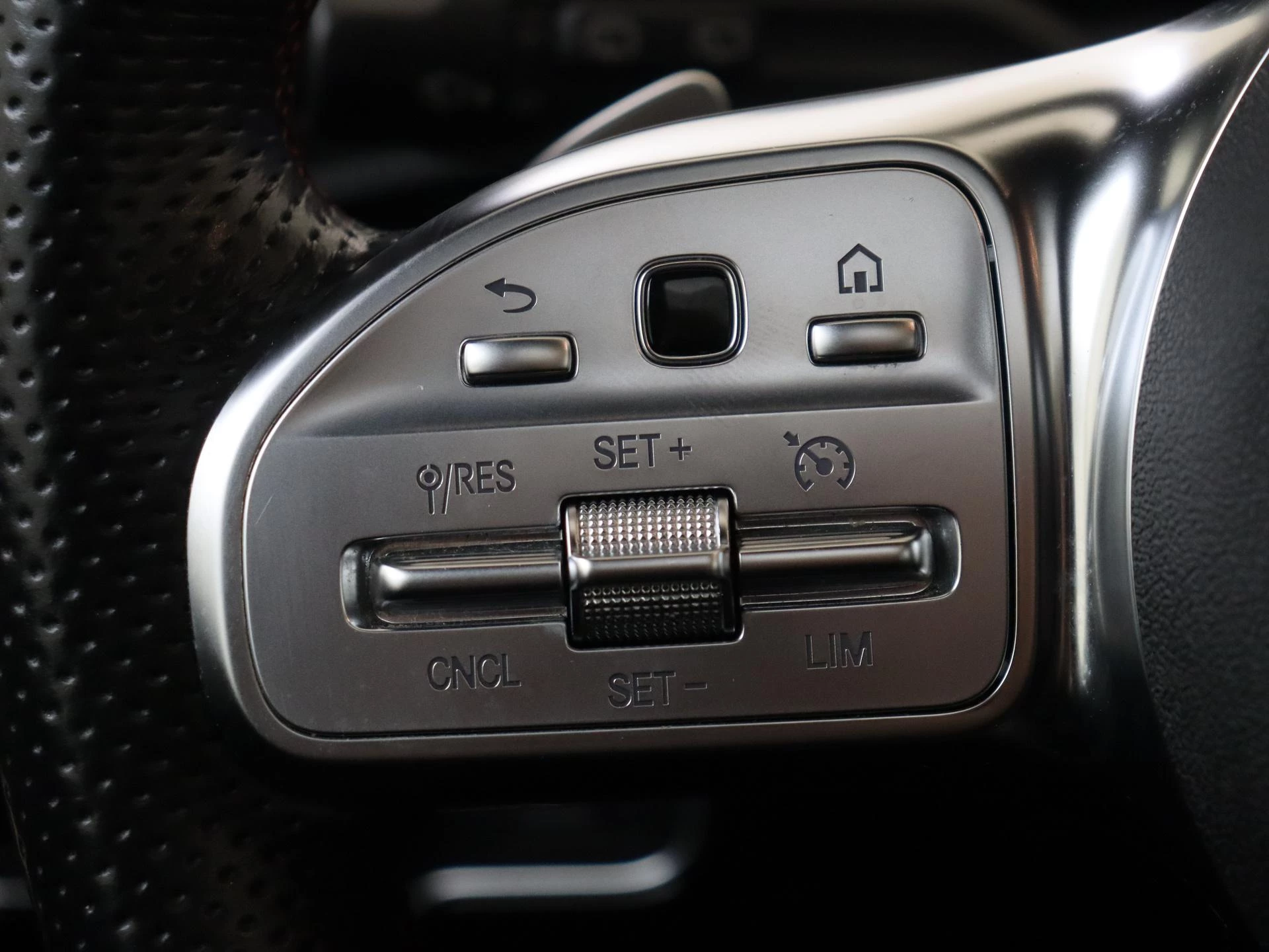 Mercedes-Benz-A-Klasse-image-12