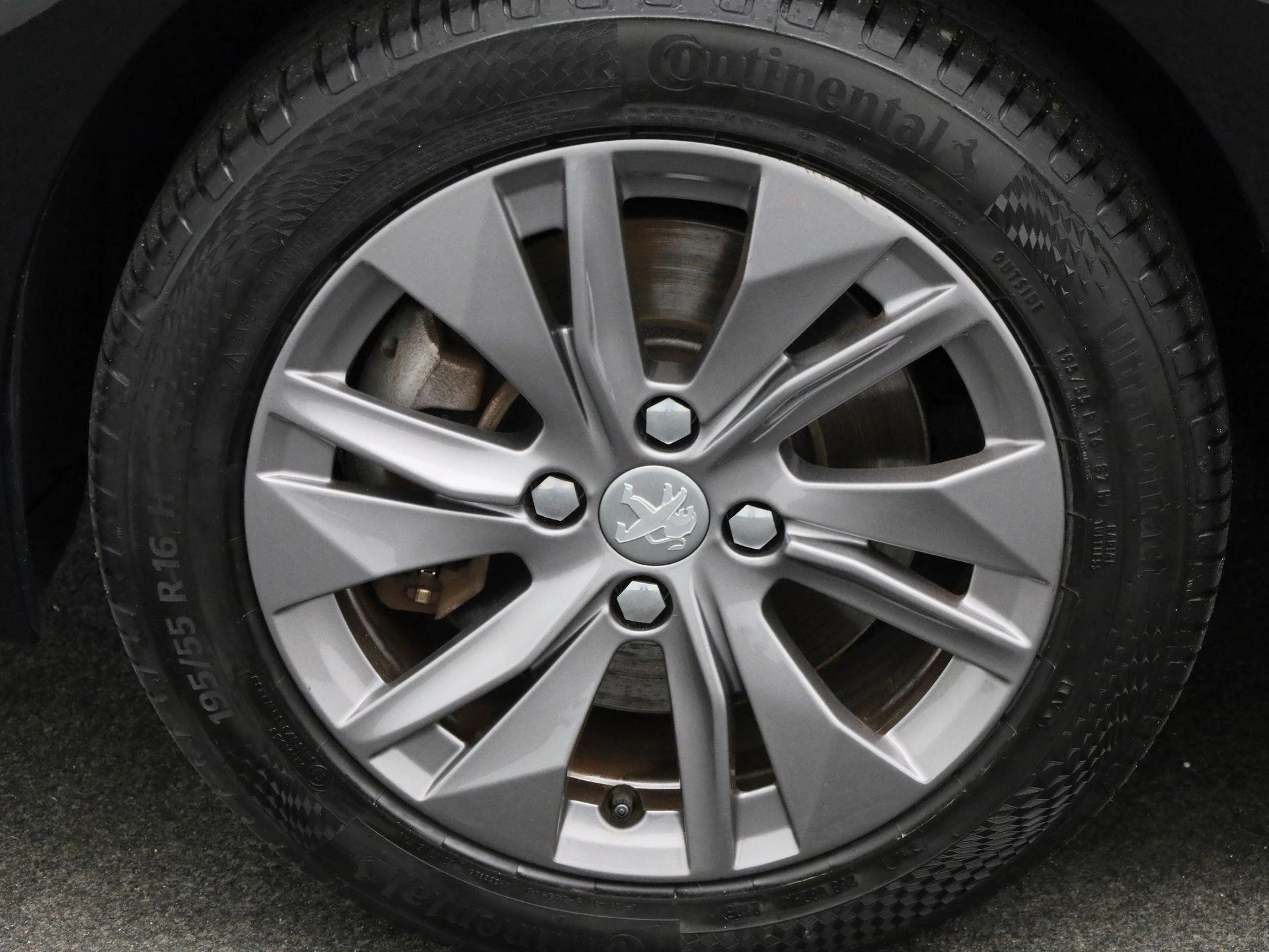 Peugeot-e-208-image-15