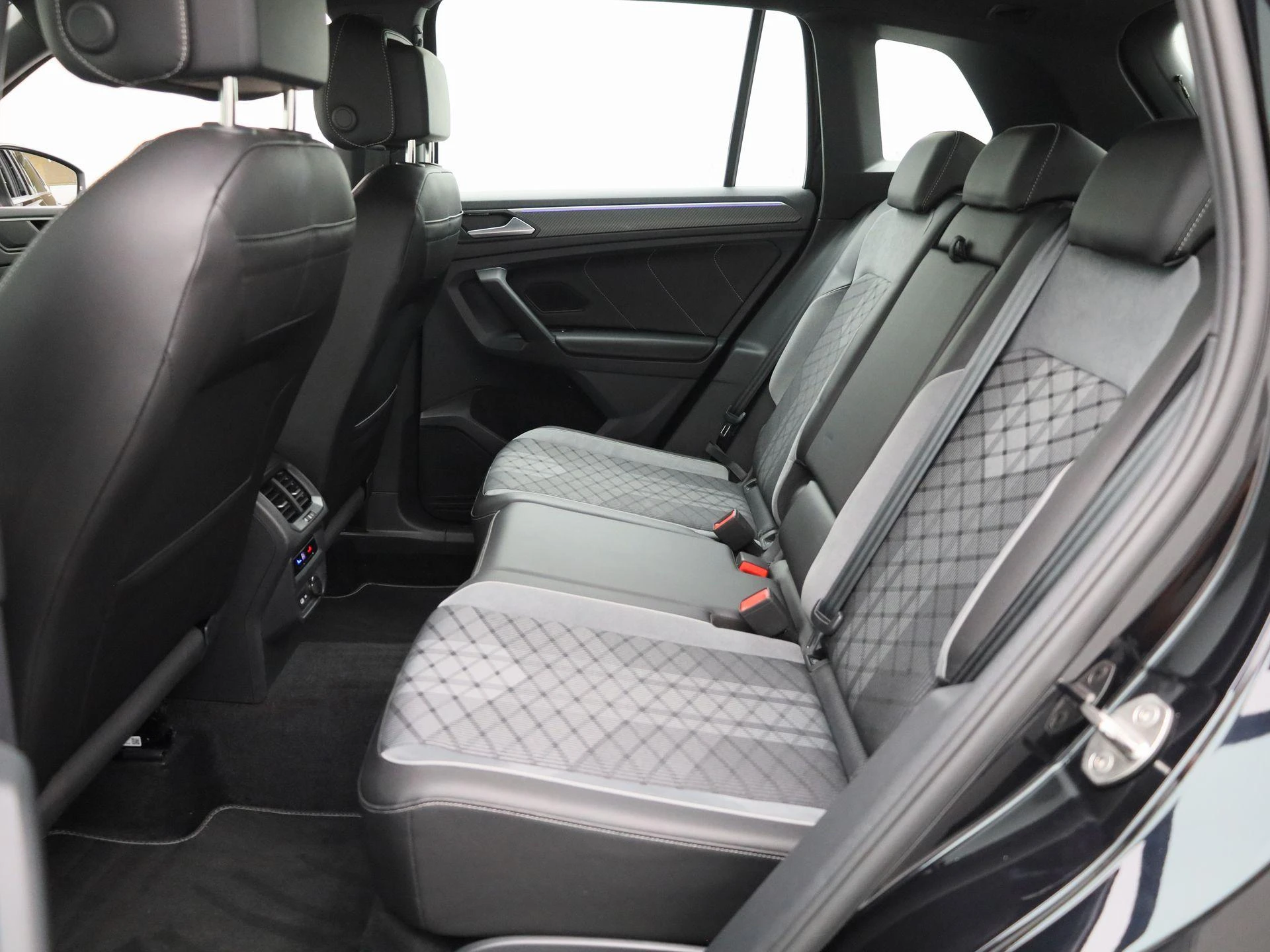 Volkswagen-Tiguan-image-11