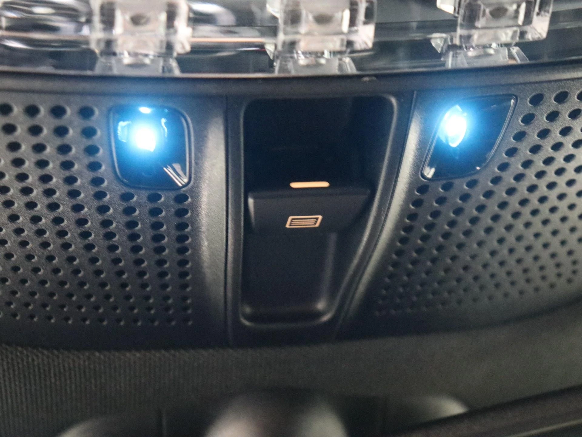 Mercedes-Benz-GLC-image-25