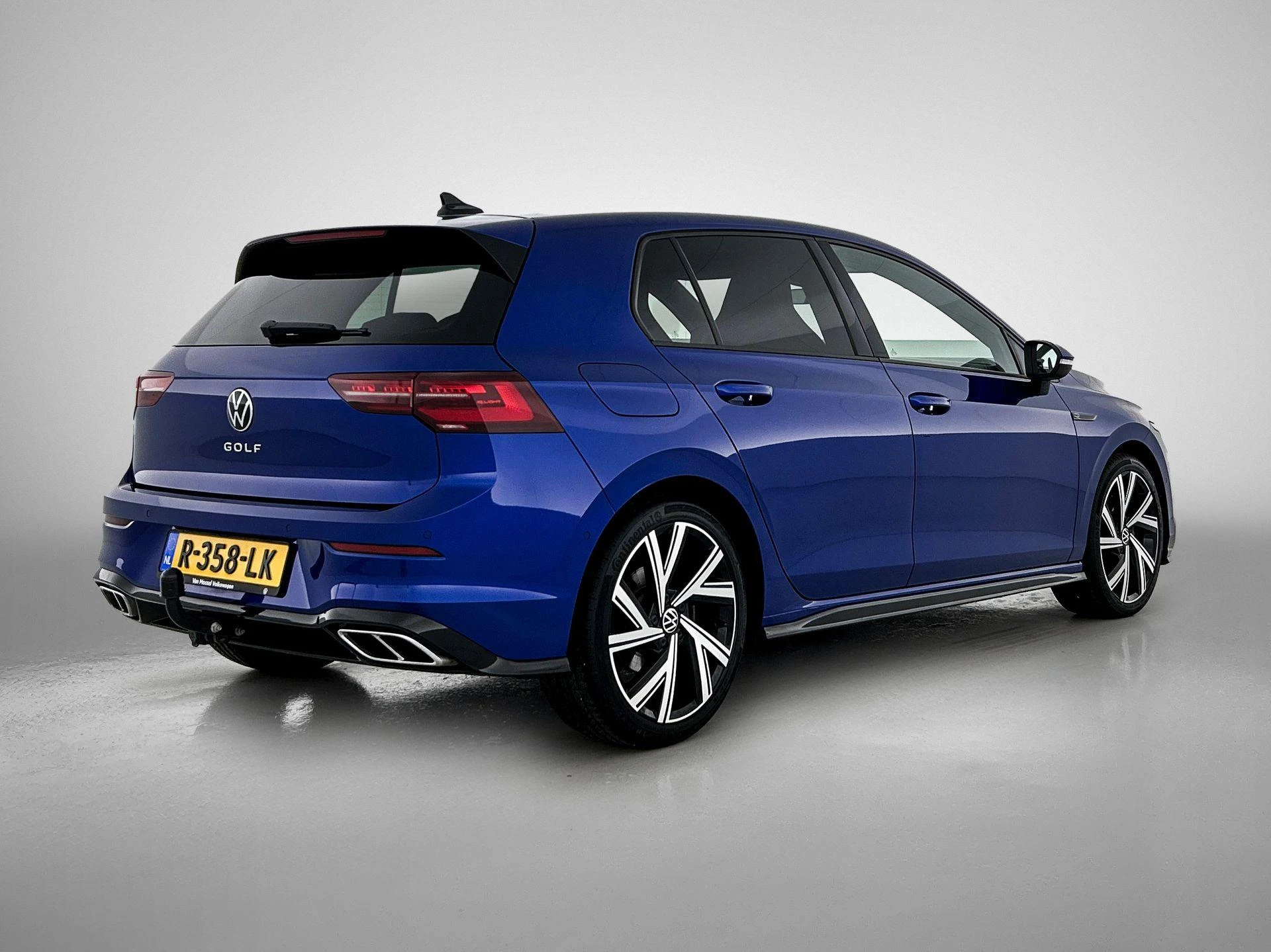 Volkswagen-Golf-image-3