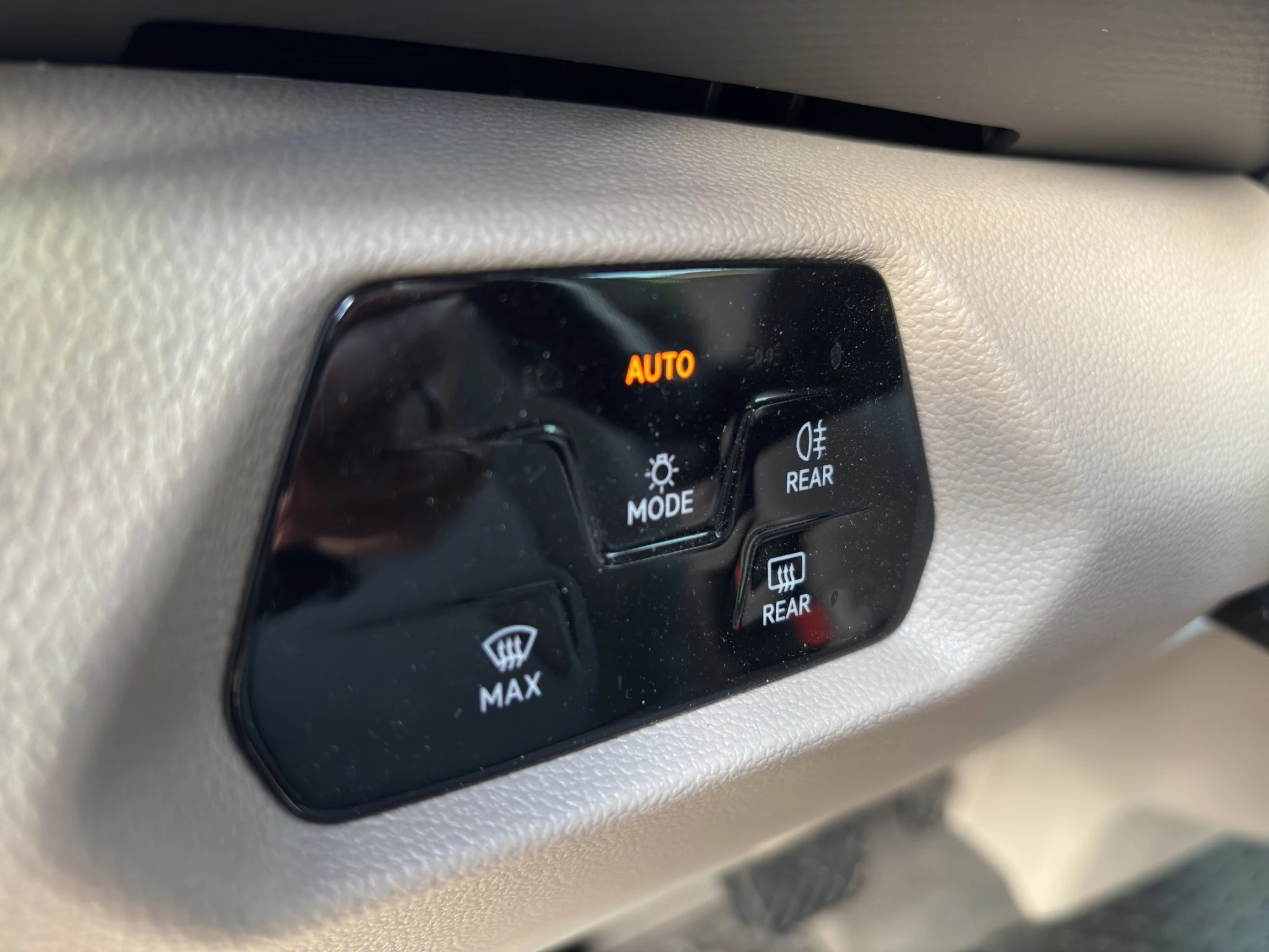 Volkswagen Multivan T7 2.0 TDI GJR*NAVI*KLIMA*LMF*LED* PDC*7-SITZER