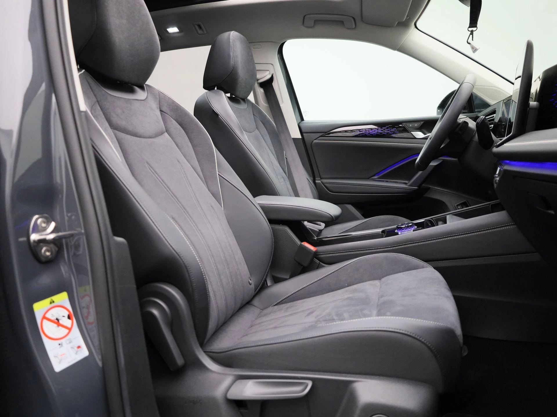 Volkswagen-Tiguan-image-38