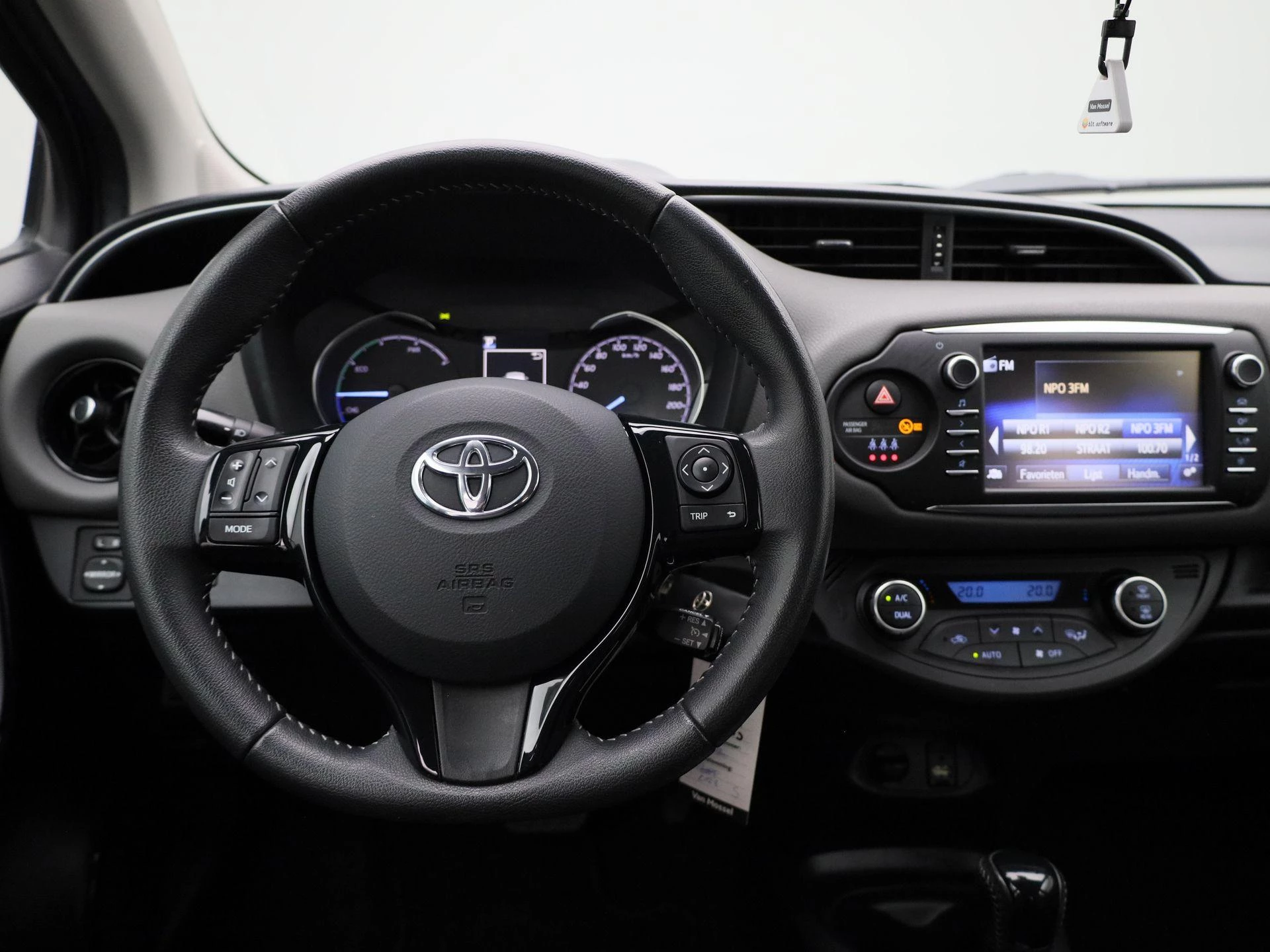 Toyota-Yaris-image-6