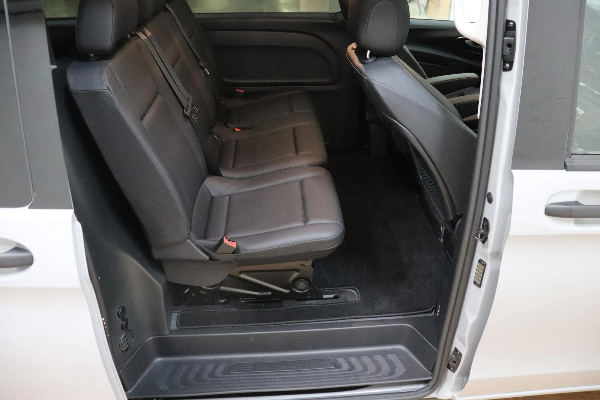 Mercedes-Benz-Vito-image-10