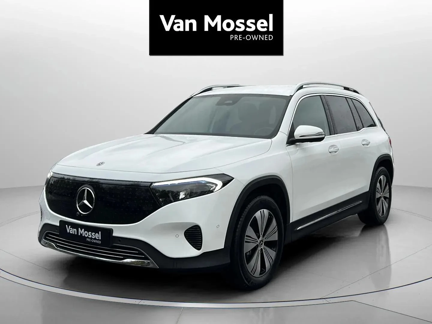 Mercedes-Benz-EQB-image-0