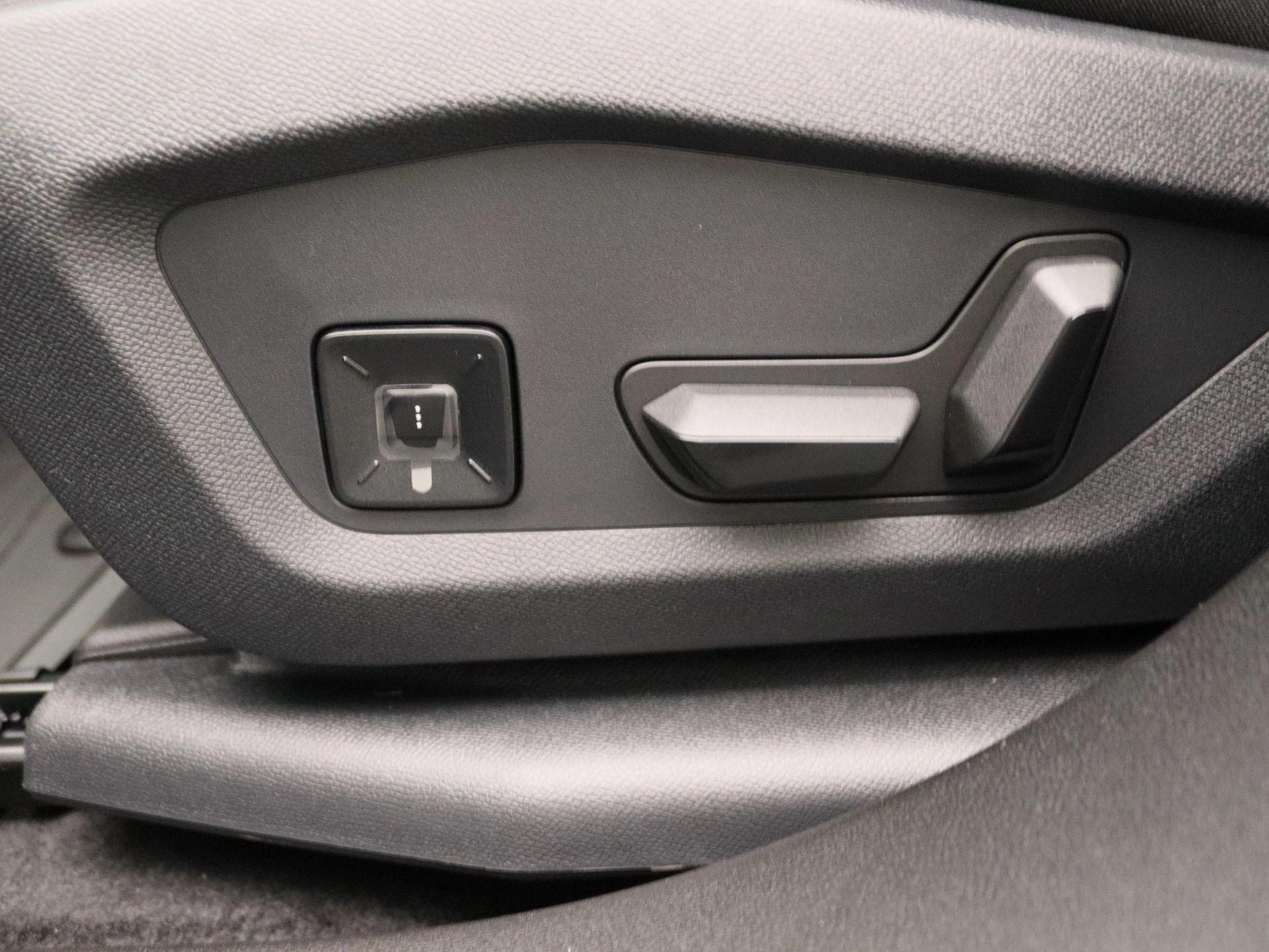 Jeep Compass First Edition 74 kWh