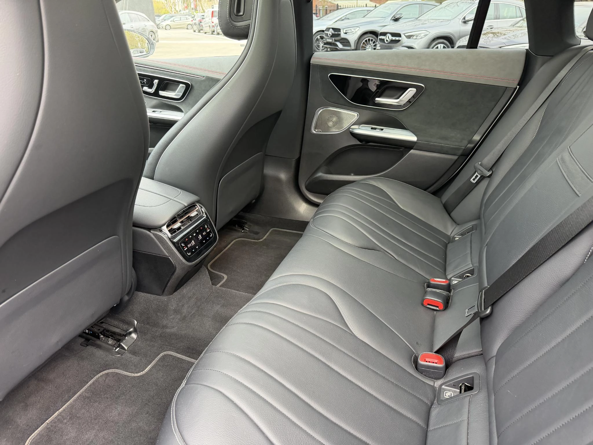 Mercedes-Benz EQE 350 AMG Line + LEDER + DIGITAL LIGHT + BURMESTER + PANO DAK +