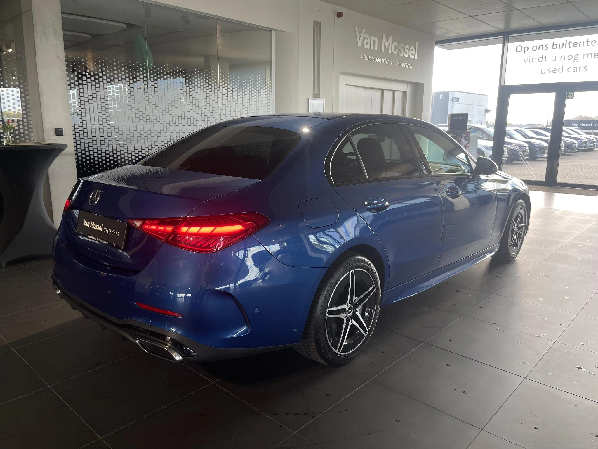 Mercedes-Benz-C-Klasse-image-3