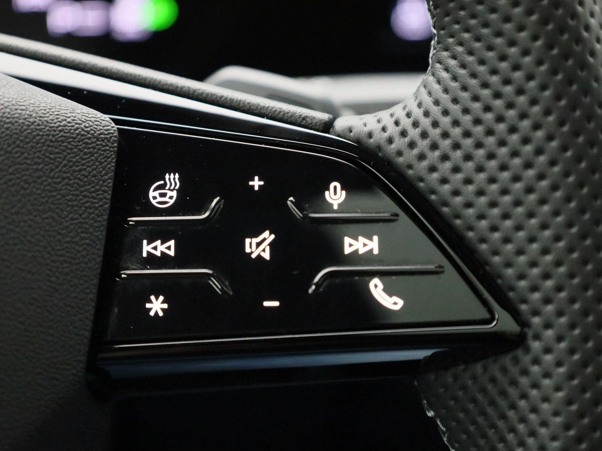 Audi-Q6 e-tron-image-32