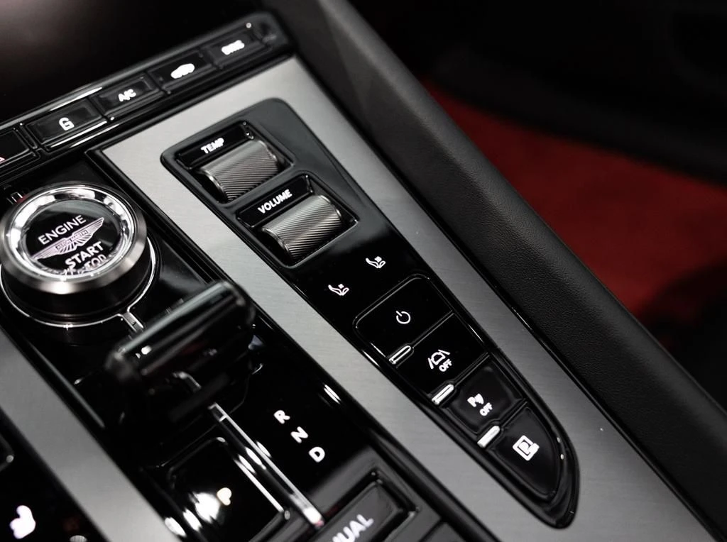 Aston Martin-DB12-image-21