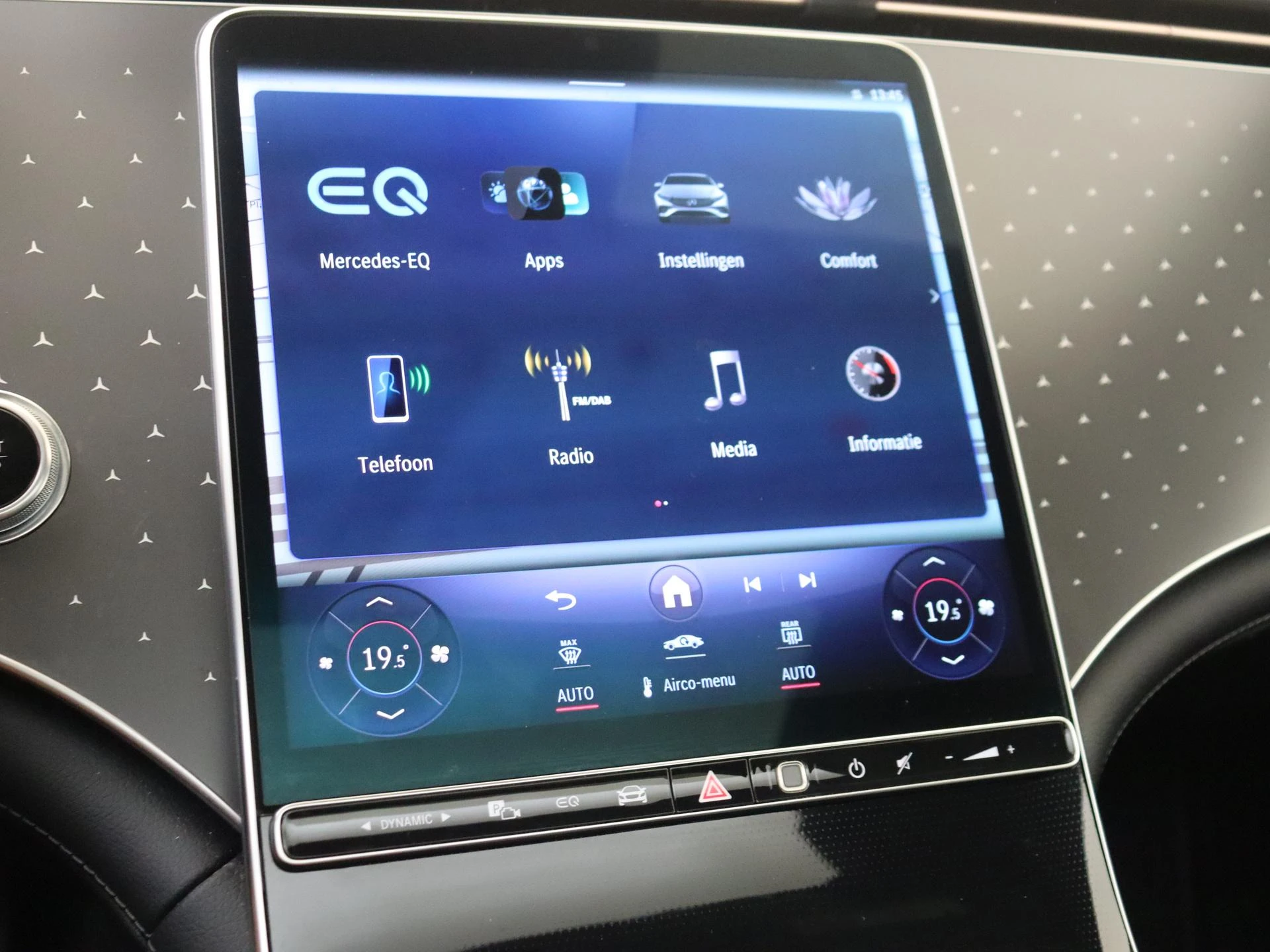 Mercedes-Benz-EQS-image-16