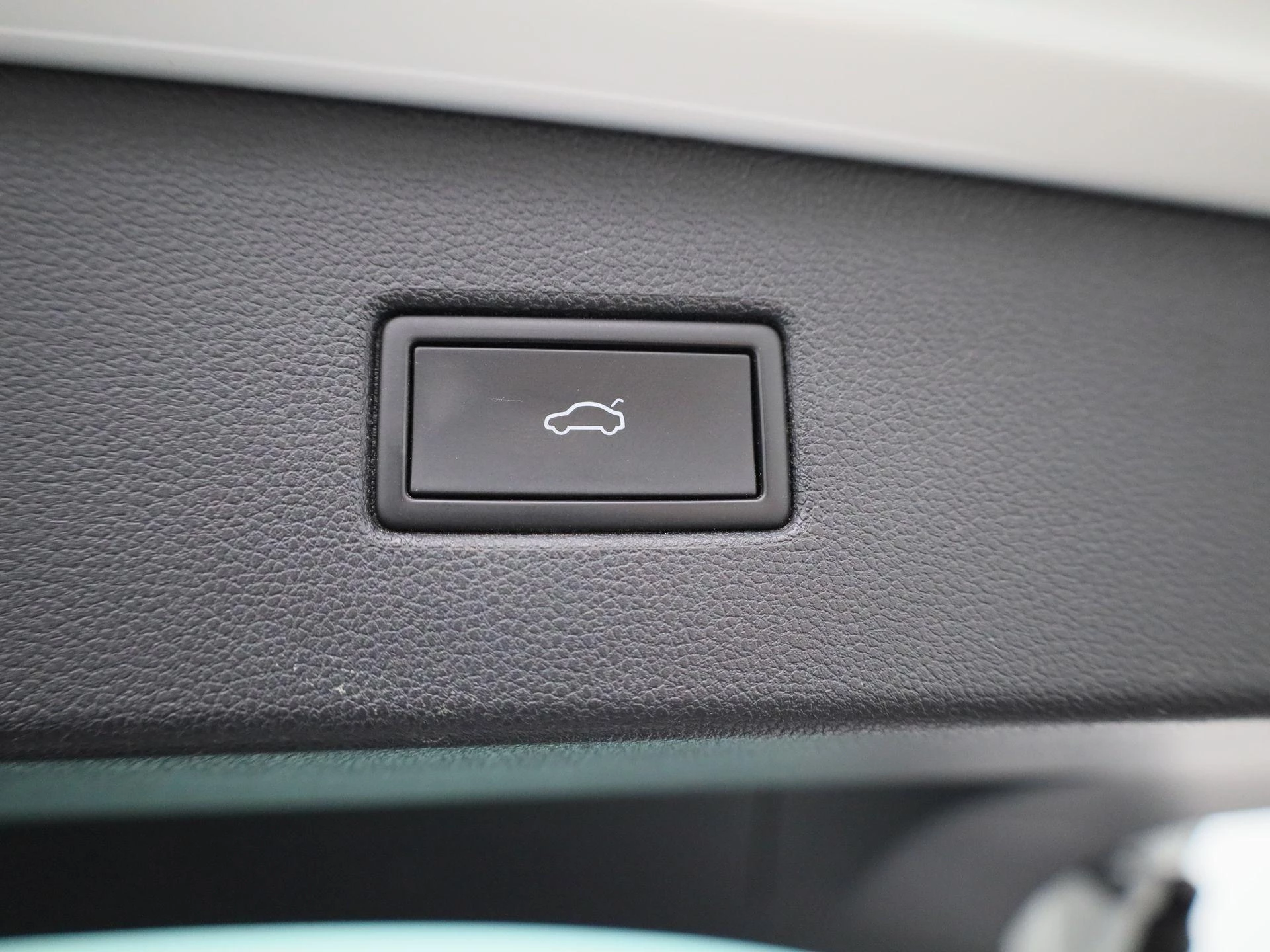 Volkswagen-Tiguan-image-13