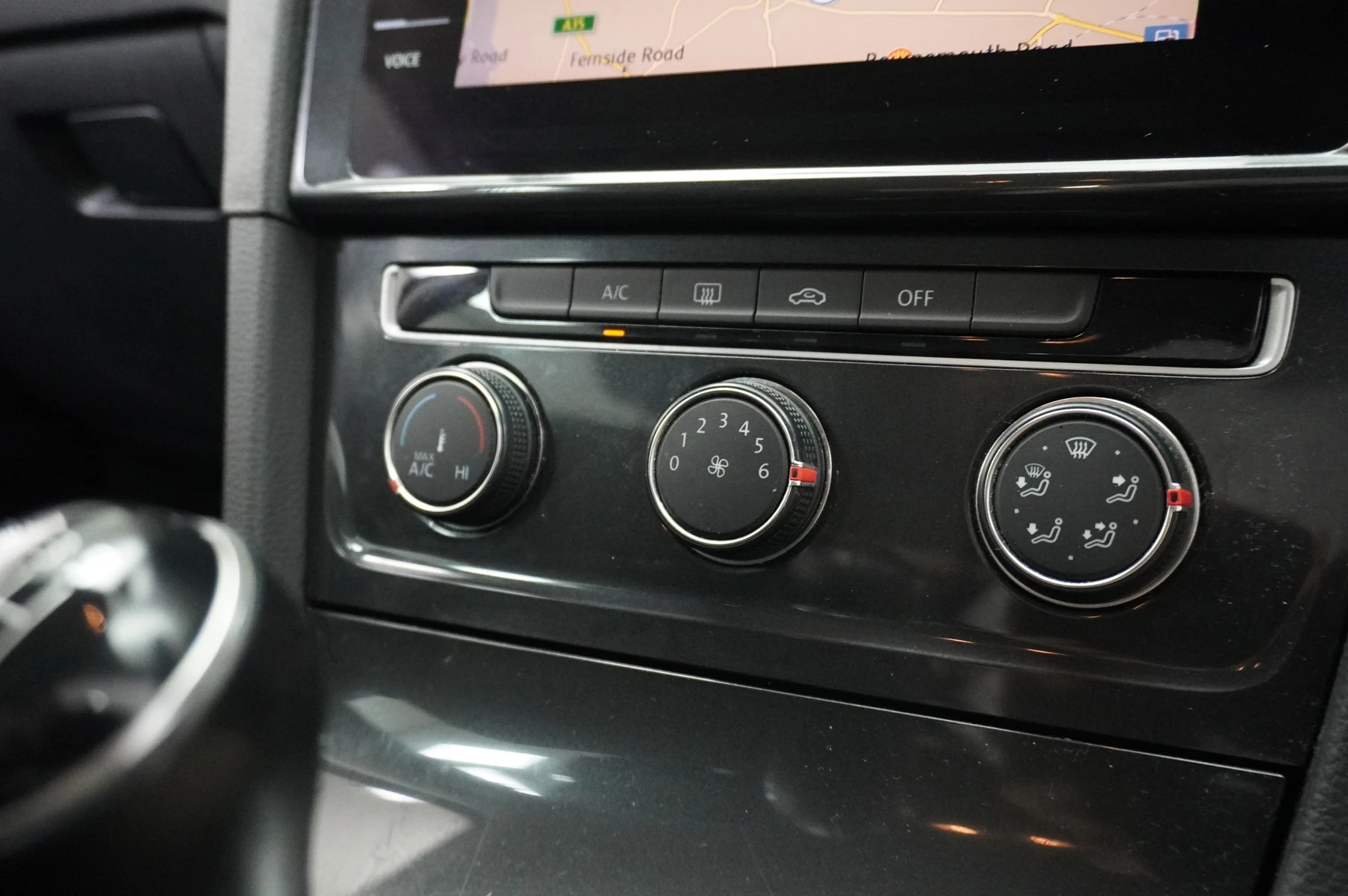 Volkswagen-Golf-image-32