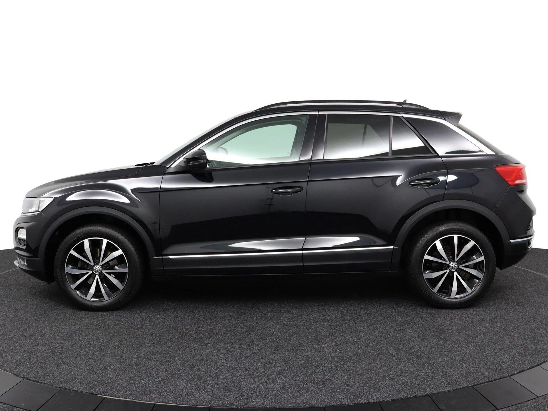 Volkswagen-T-Roc-image-3