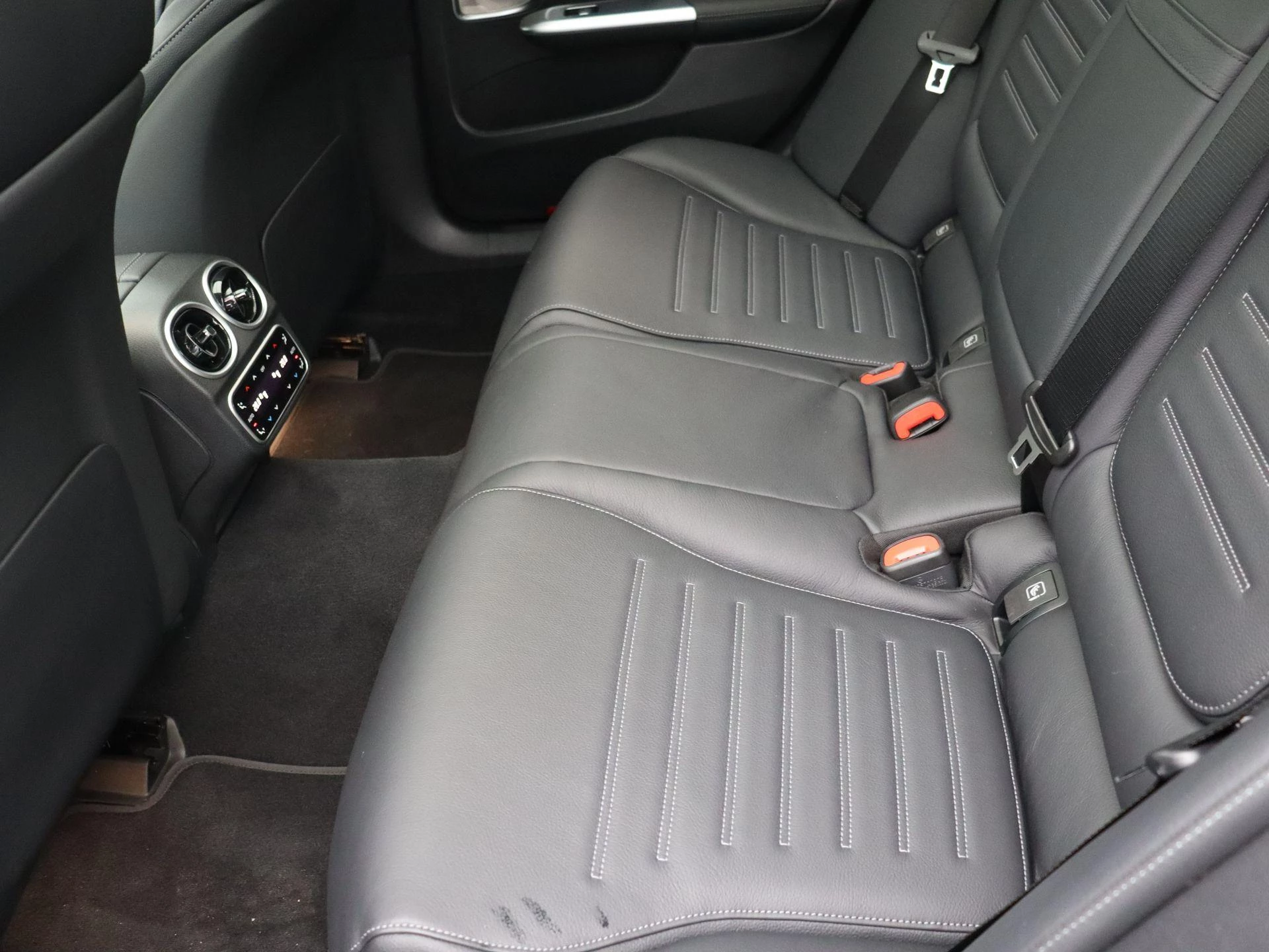 Mercedes-Benz Classe C 300 4M AMG Line Berline + LEDER + BURMESTER + PANO + HEAD UP + DIG LIGHT +