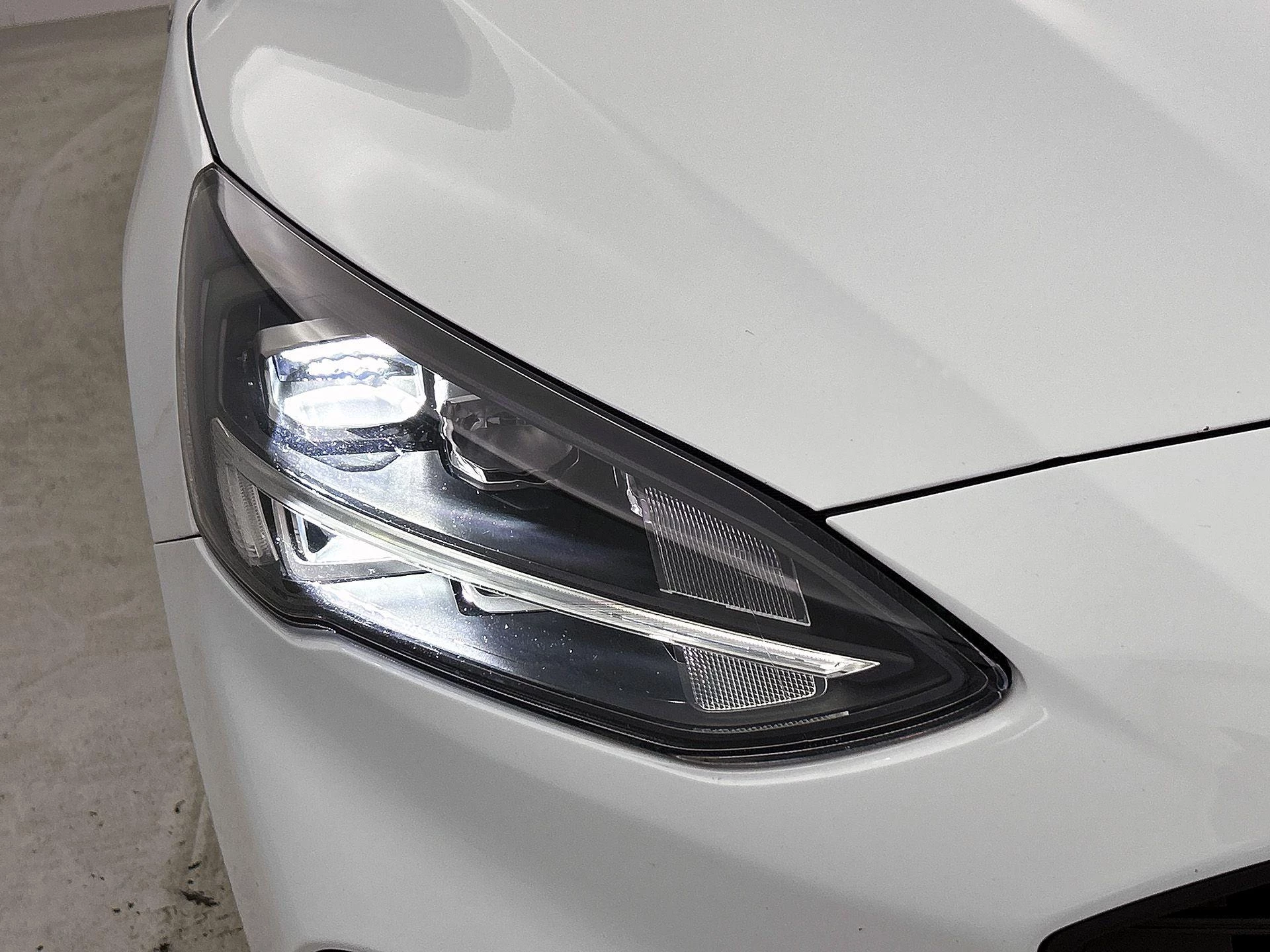 Ford Focus 1.0 EcoBoost Hybrid ST Line X Business