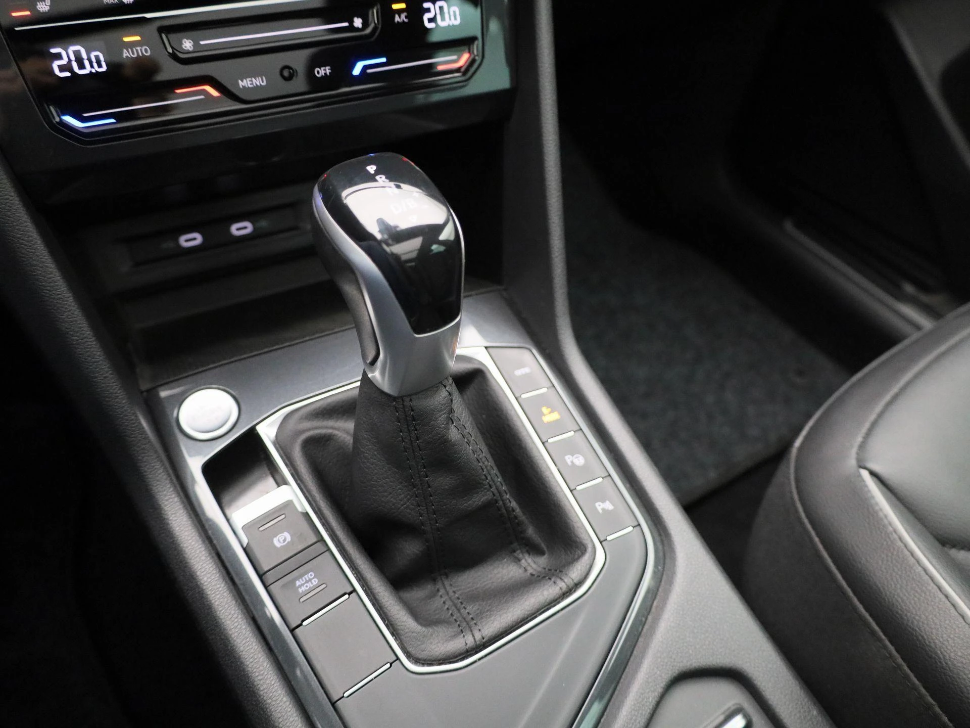 Volkswagen-Tiguan-image-27