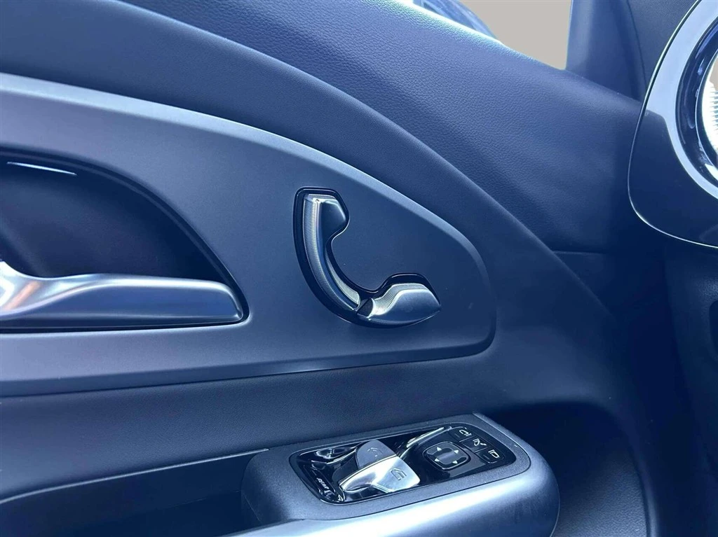Mercedes-Benz-CLA-image-10