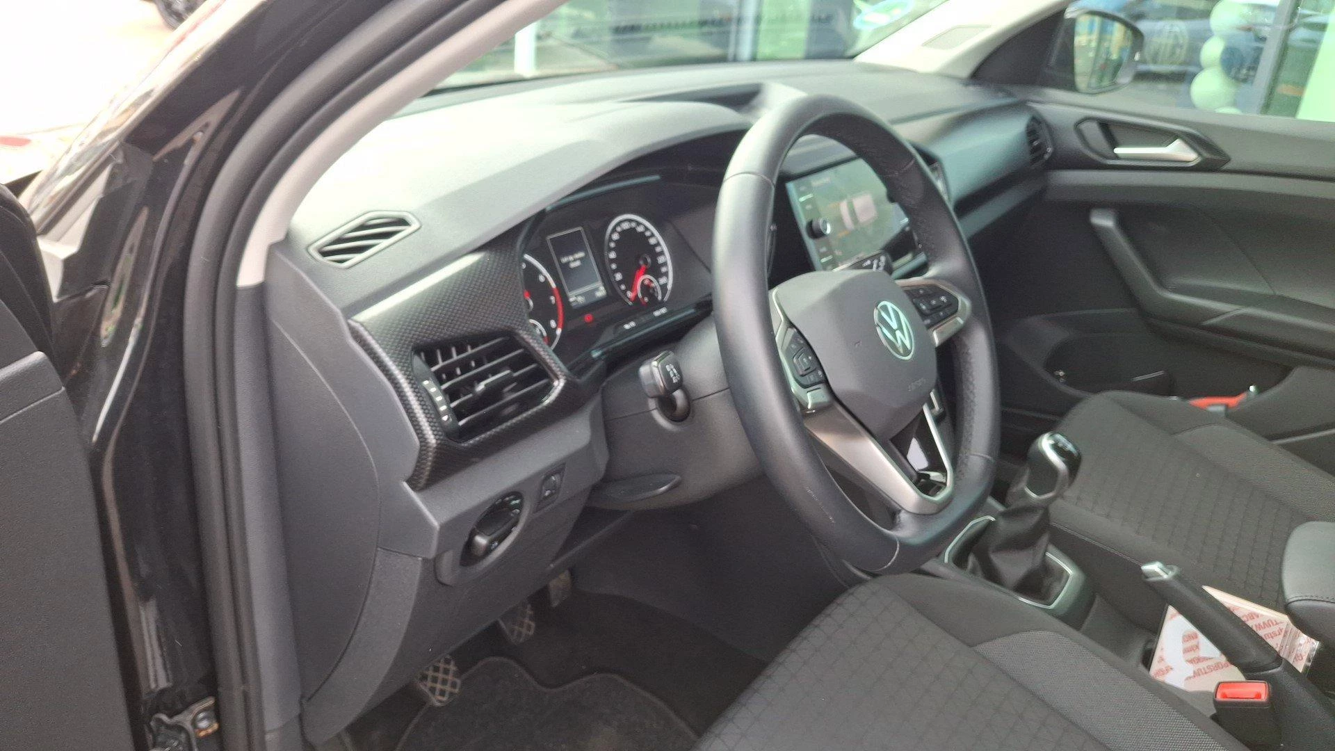 Volkswagen-T-Cross-image-11