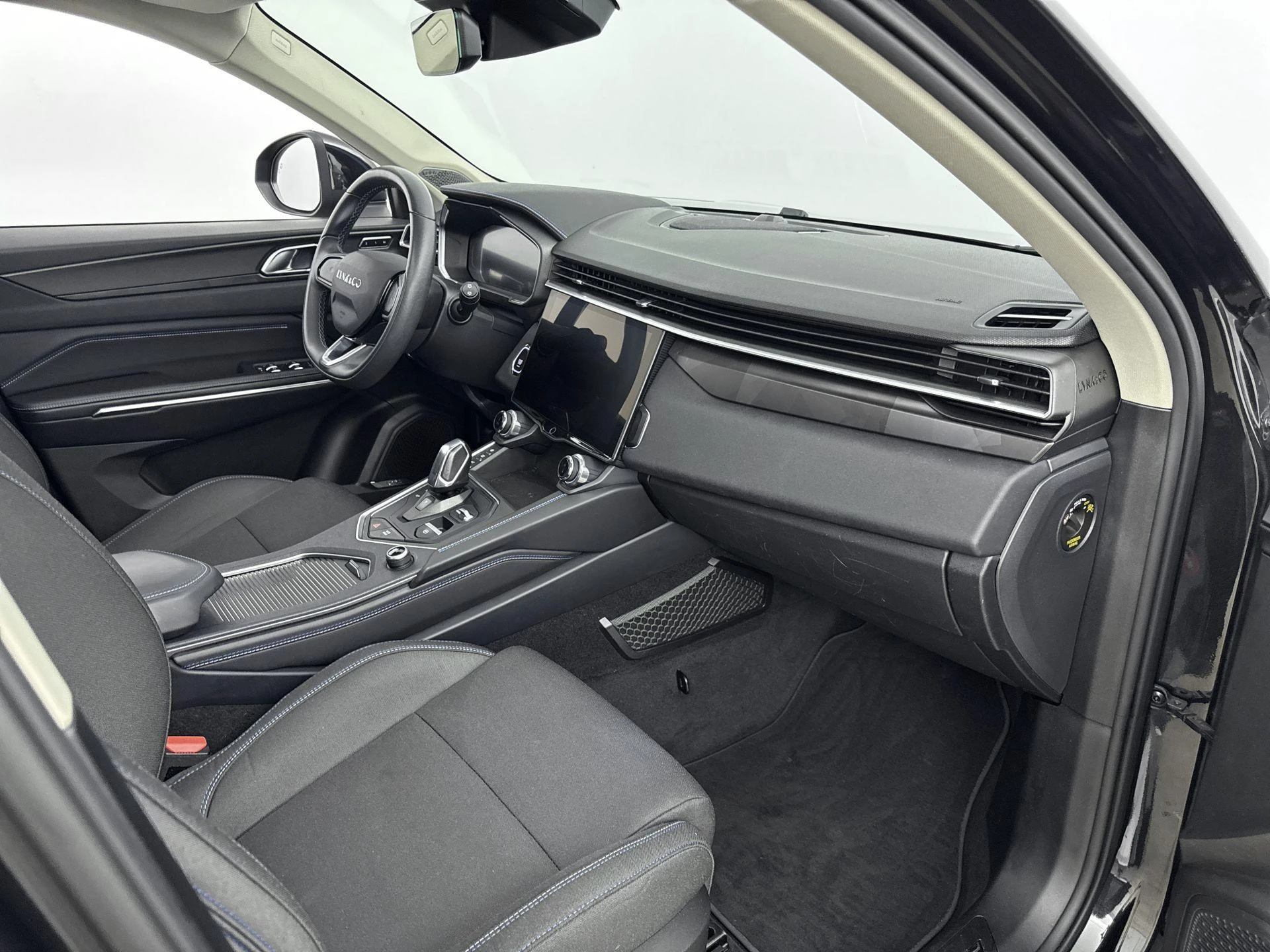 Lynk & Co-01-image-21