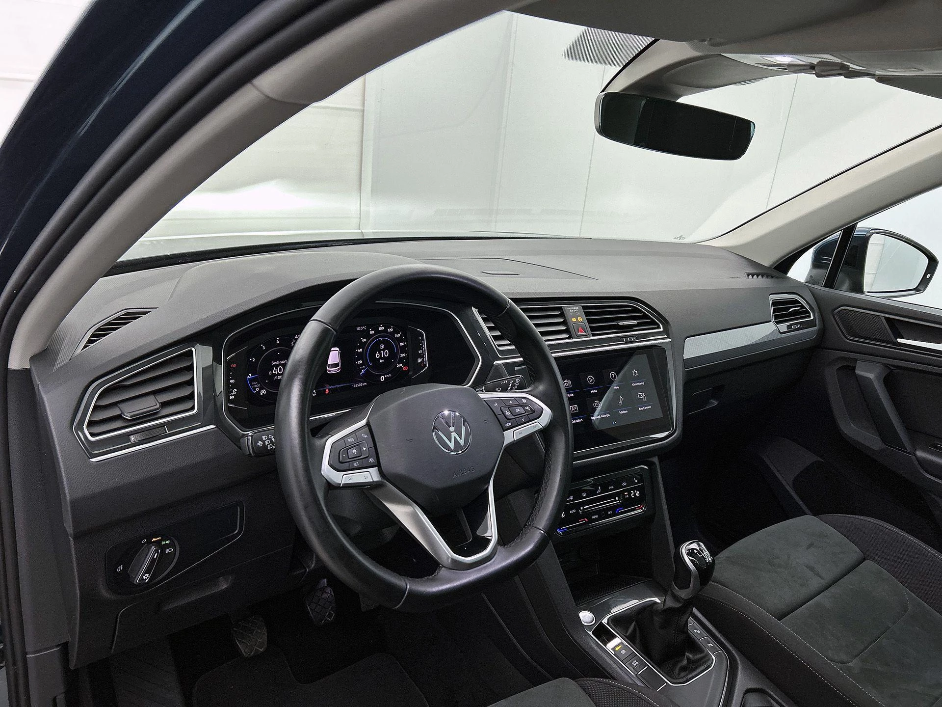 Volkswagen-Tiguan-image-18