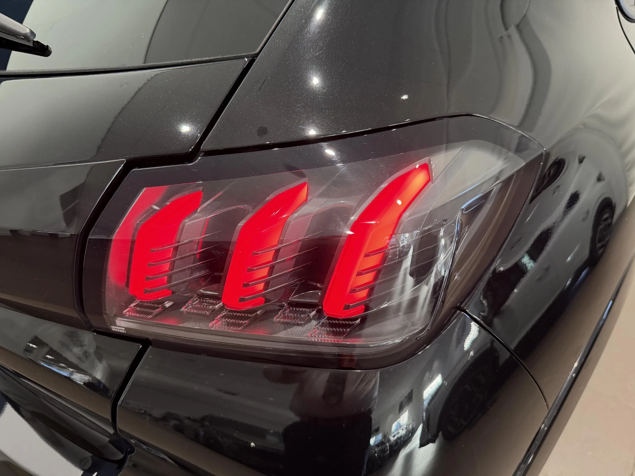 Peugeot-e-208-image-22