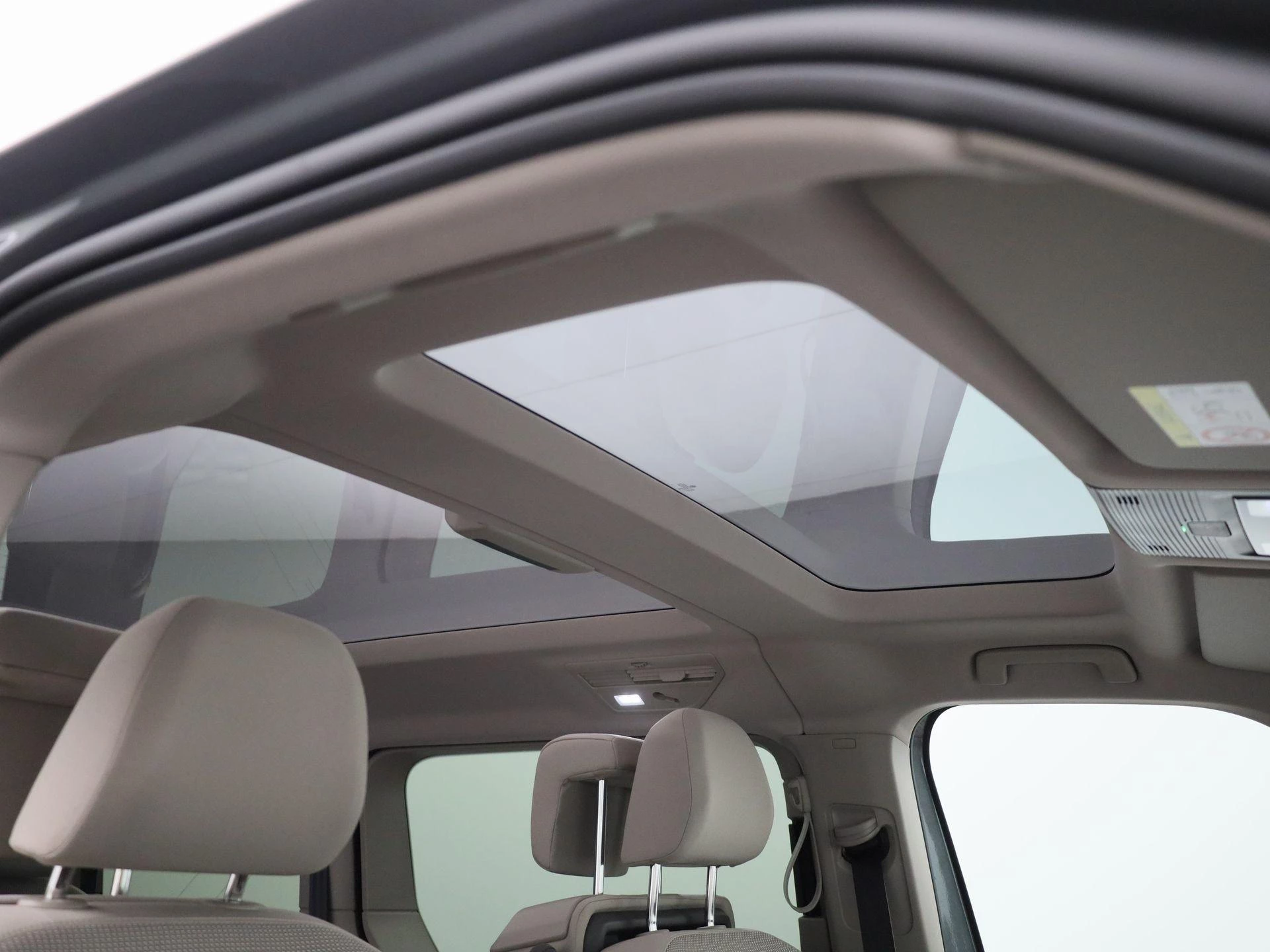 Volkswagen-Multivan-image-43