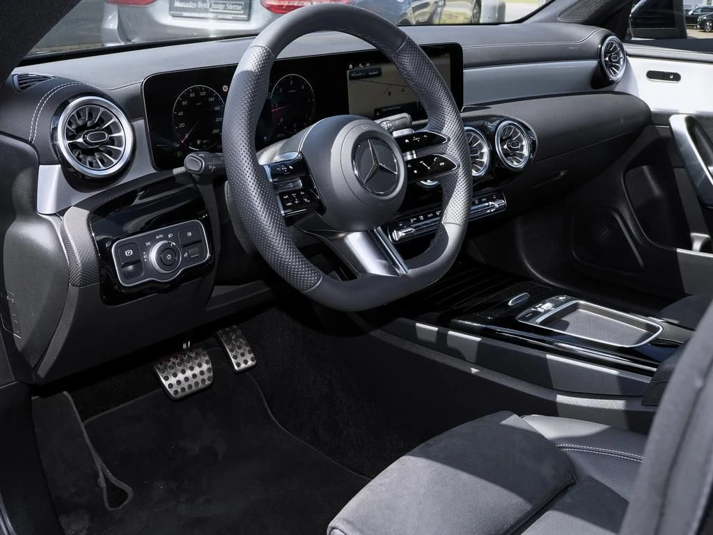 Mercedes-Benz-CLA 200 d-image-8